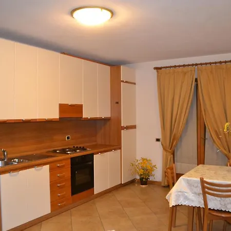 Ξενοδοχείο με διαμερίσματα Dei Pini Campodolcino